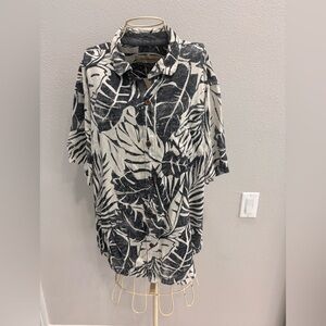 Tommy Bahama Monochrome Leaf Print Hawaiian Shirt in Size L